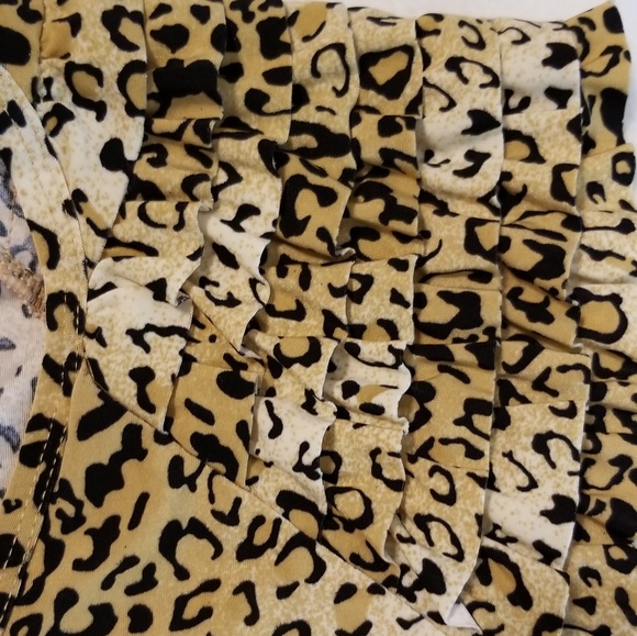 Essentials by Milano leopard print top. - Picture 4 of 4